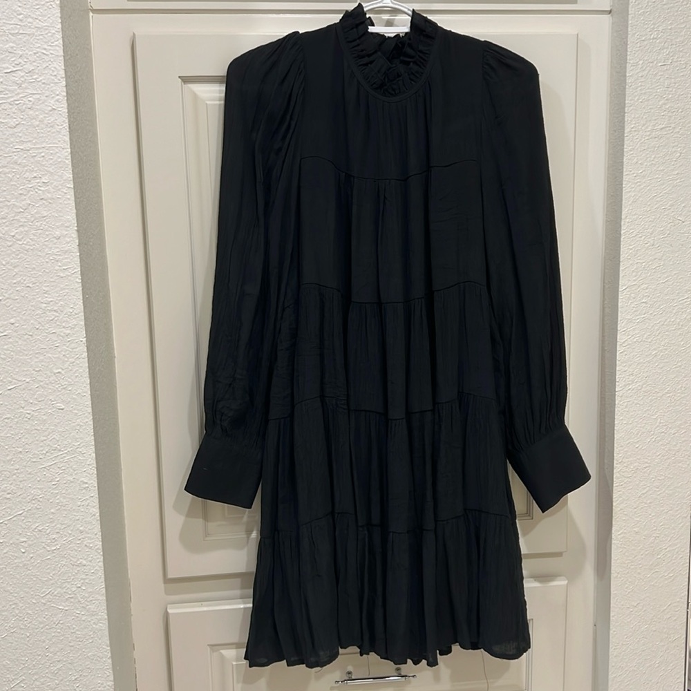 entro black dress with tie detail in back. Worn 3x size Large